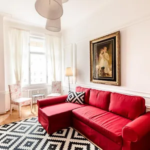 Golden Esthetic With Red Sofa , Budapest Ungheria